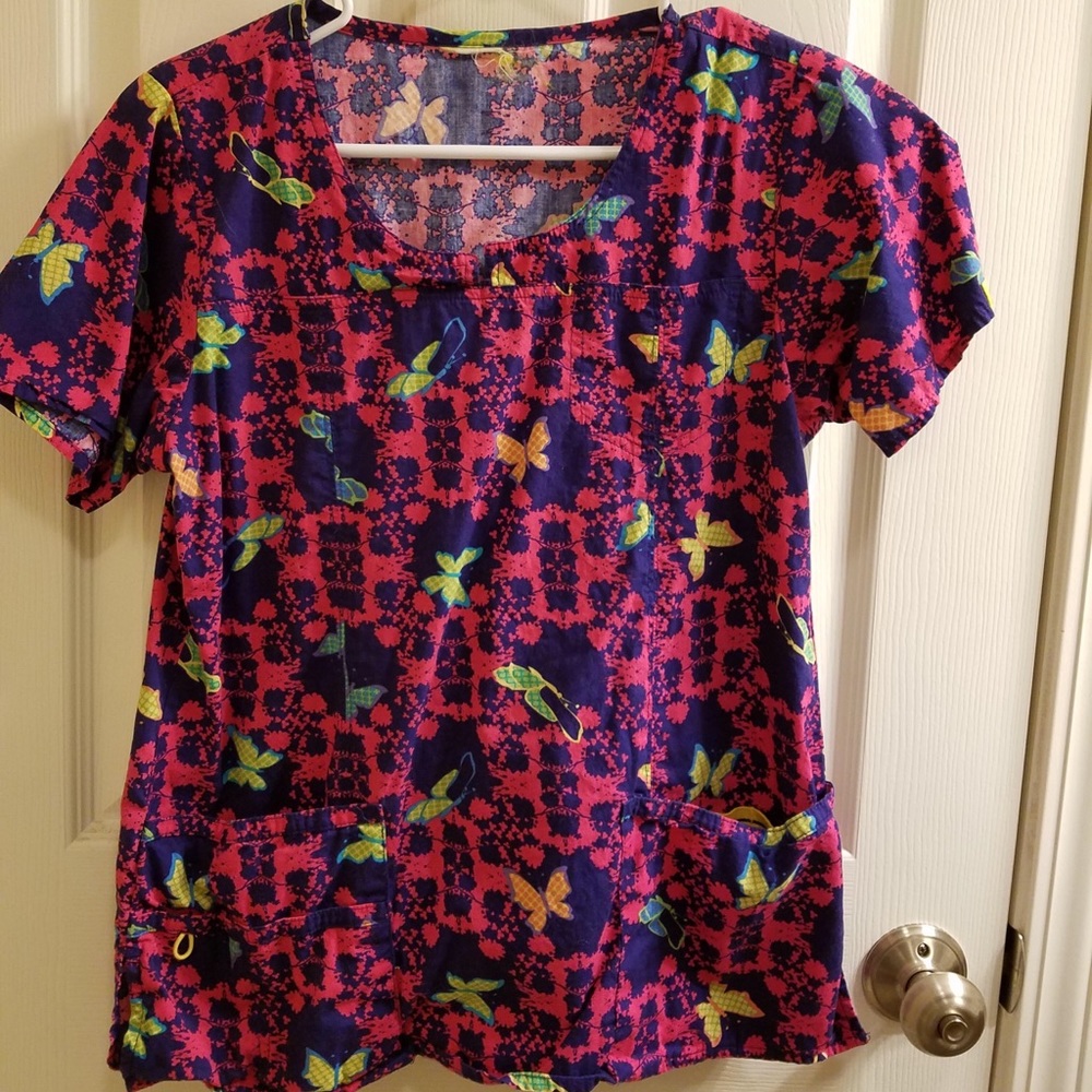 Wonderwinks Butterfly Scrub Top. EUC